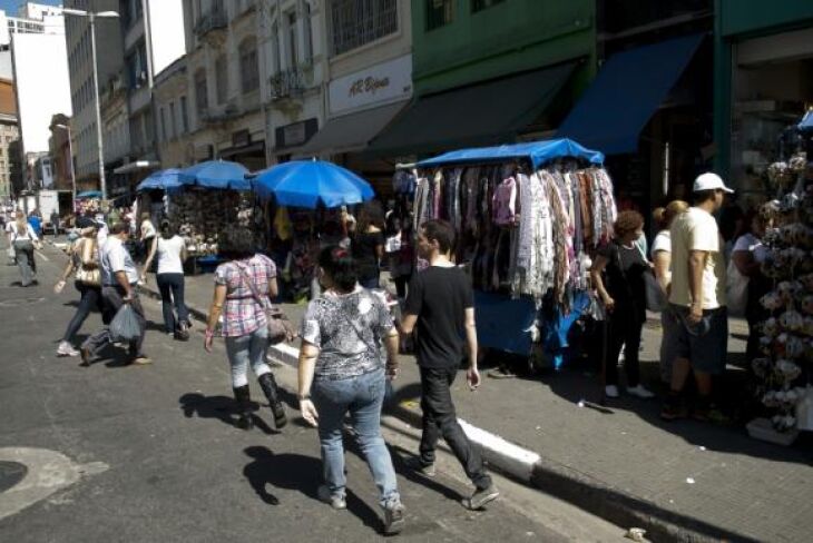 No trimestre, mais 721 mil pessoas começaram a trabalhar, principalmente no mercado informal