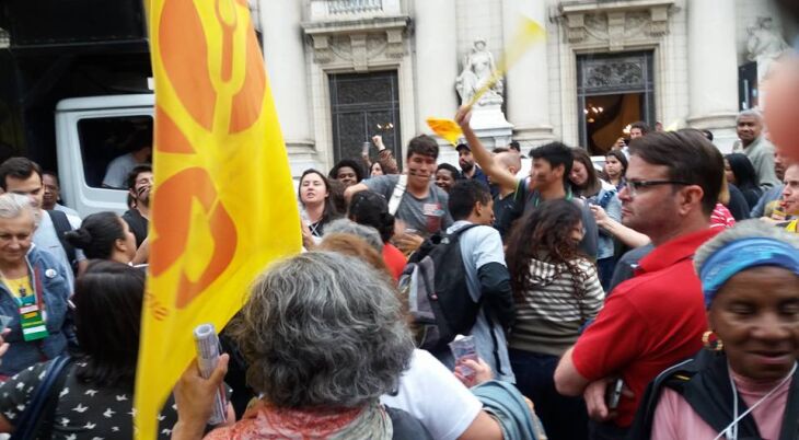 Professores realizaram manifestação em POrto Alegre nesta manhã