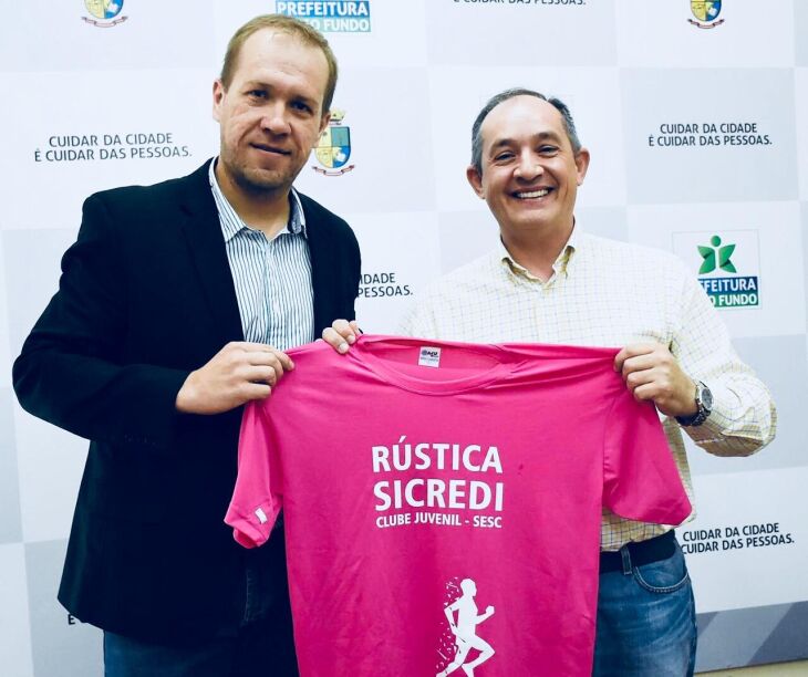 Amaurel Schneider, do Sesc, com o prefeito Luciano Azevedo