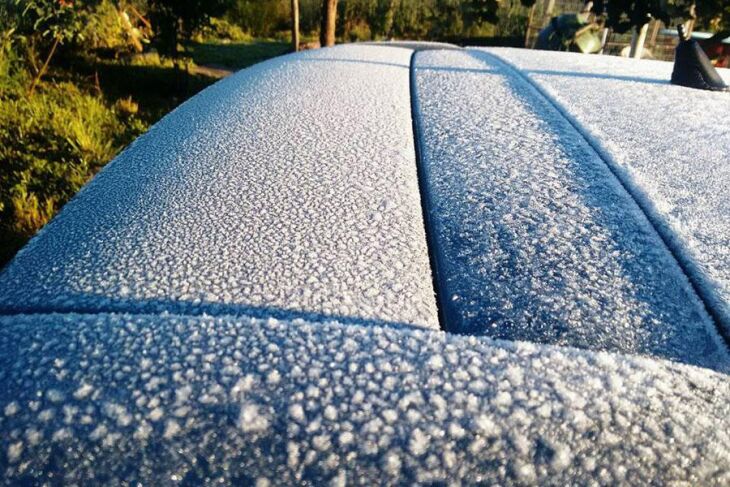 Em Soledade, o gelo acumulou no carro