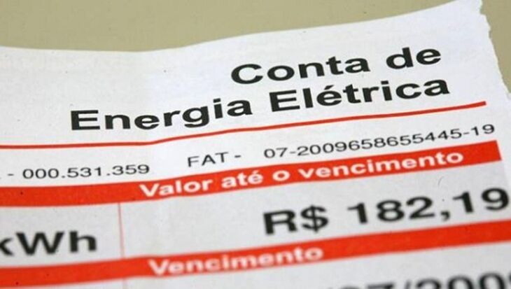 Com a proposta, a taxa passa a ser de cinco reais a cada 100kWh