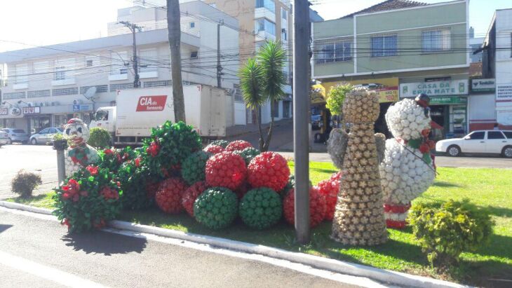 Decoração deve demorar cerca de 10 dias para ser concluída Inicialmente será preparada a parte elétrica da iluminação