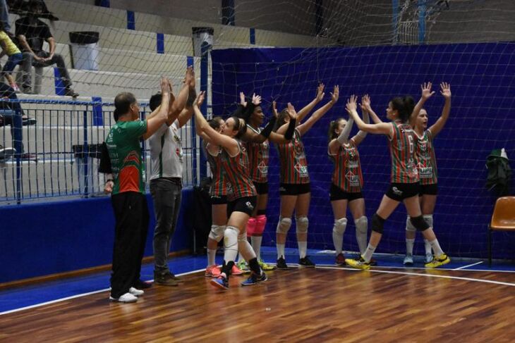 Atletas se enfrentaram no ginásio do Colégio Notre Dame