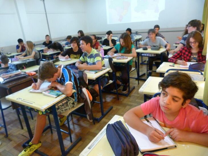 Escolas se preparam para recuperar ano letivo