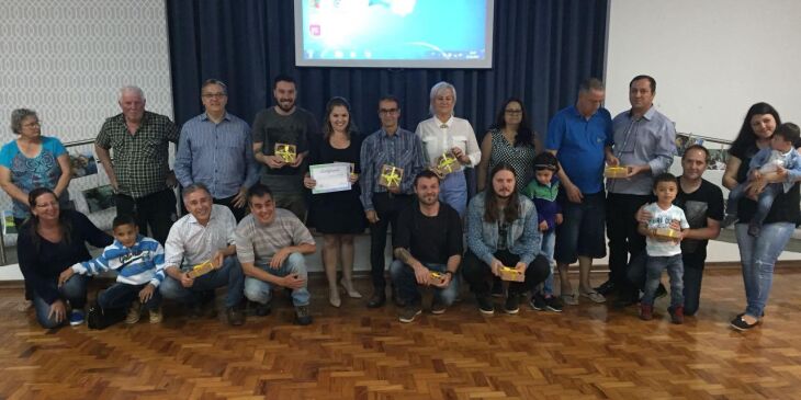 O time de fotógrafos voluntários foi homenageado pela instituição