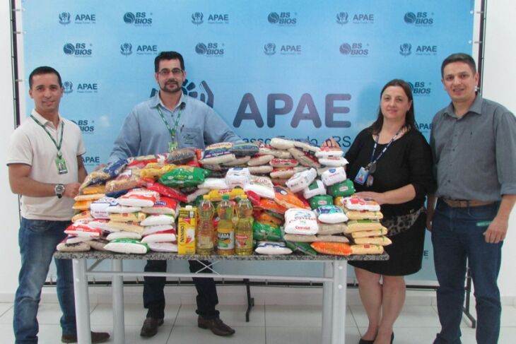 Ação entre colaboradores de loja recolheu os alimentos