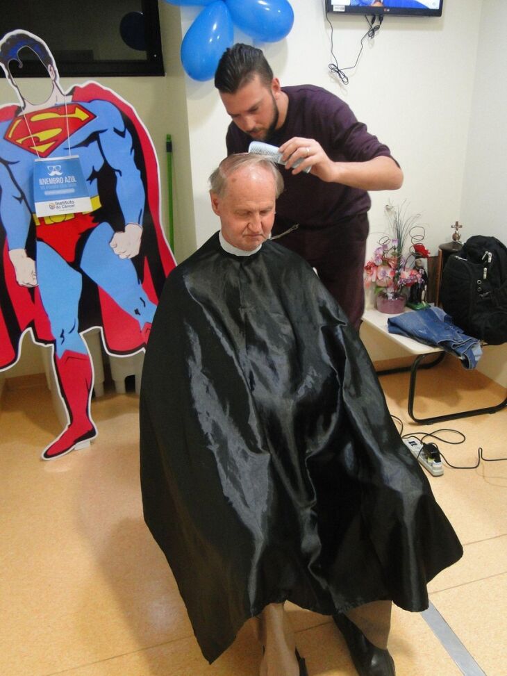 Pacientes cortaram o cabelo e fizeram a barba