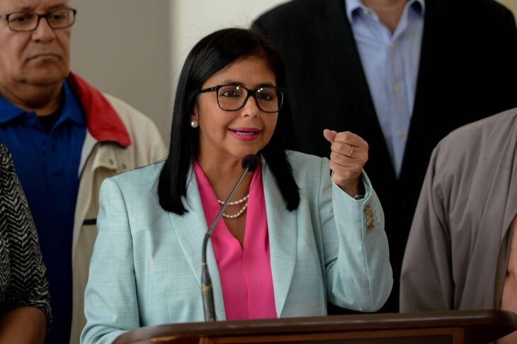 A presidente da Assembleia Constituinte, Delcy Rodriguez, fez o anuncio oficial