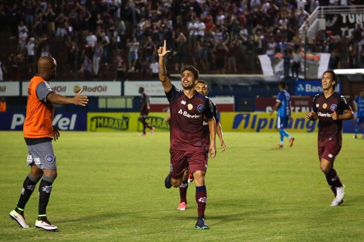 Caxias defende a liderança