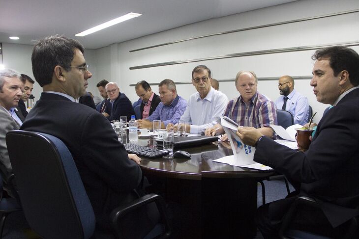 Presidente Salmo recebeu o secretário-chefe da Casa Civil para tratar sobre os atrasos da saúde