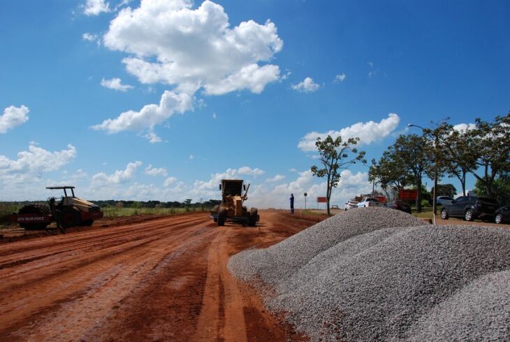 Empresa começou a terraplanagem da área do futuro estacionamento