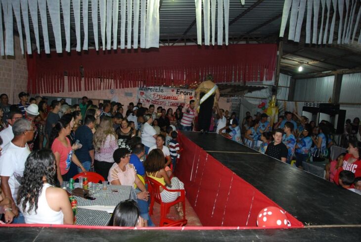 Festa da escolha da rainha do Carnaval aconteceu em janeiro na sede da Bom Sucesso