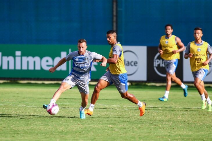 Arthur será titular no domingo