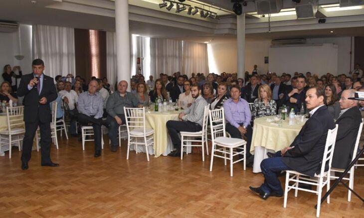 Mais de 200 pessoas participaram do encontro de ontem