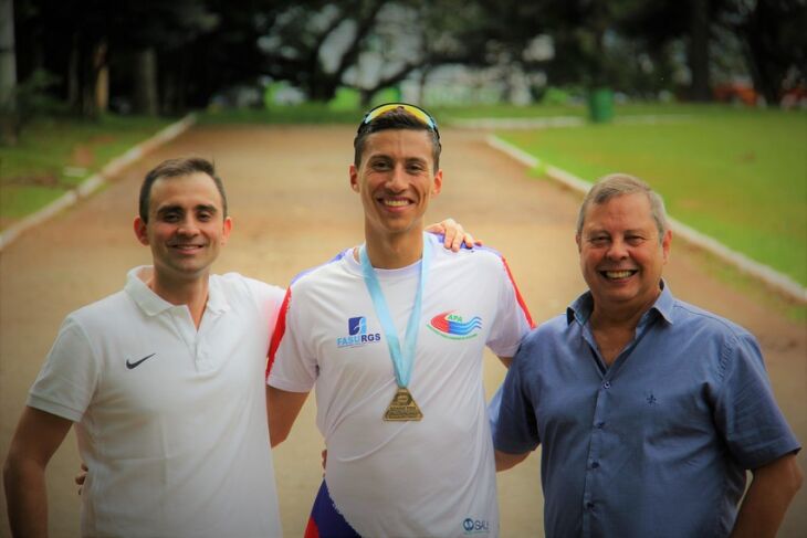 Nícolas Leal e Claudio Morales com Guilherme Kurtz