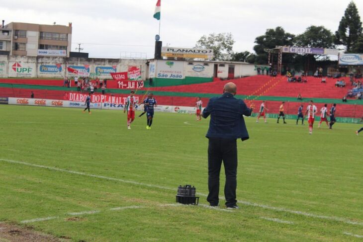 Hélio Vieira fez seu primeiro jogo como técnico do Passo Fundo