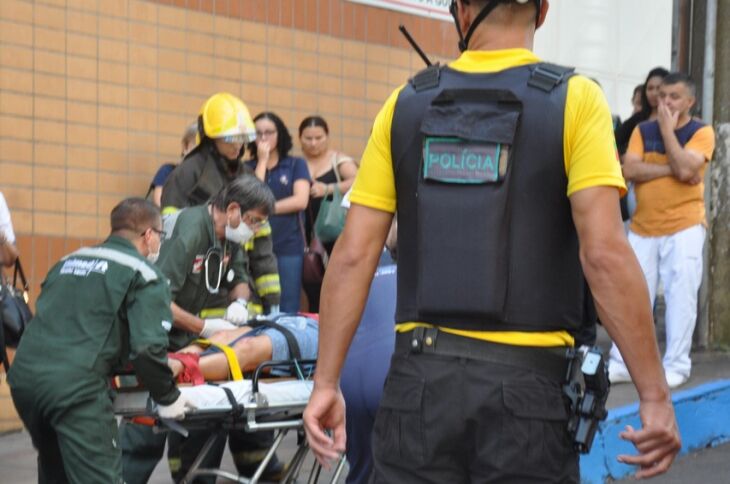 Vítimas foram retiradas pela saída da rua Moron, que precisou ser interditada,  e levadas para o HSVP