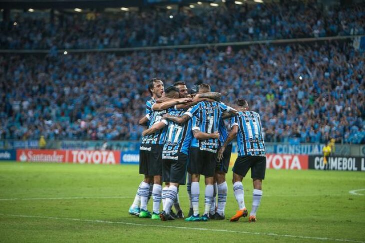 Feriado com espetáculo na Arena