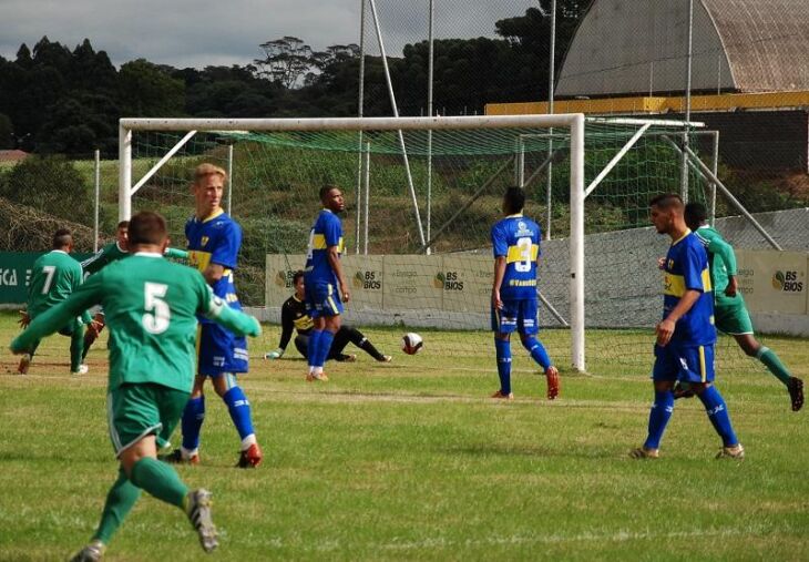 Primeiro gol foi do goleador Paulista