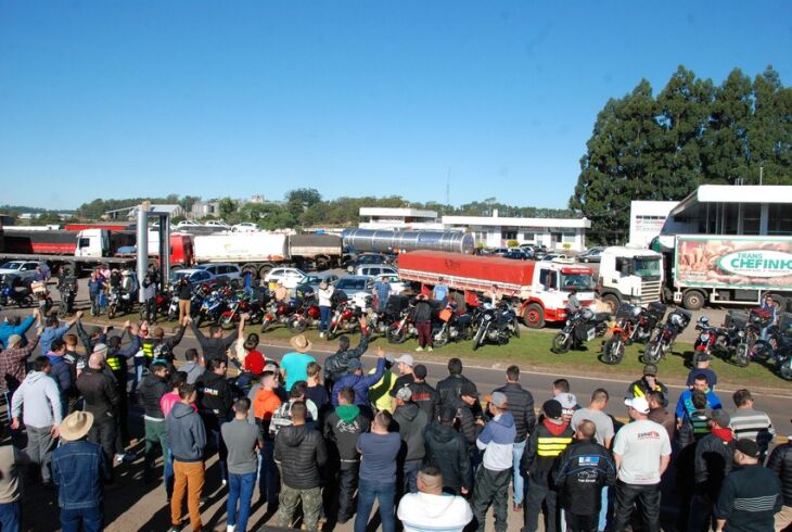 Caminhoneiros, agricultores  e motoboys se uniram no protesto às margens da BR 285