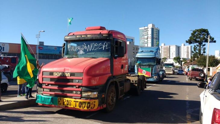 Com greve dos caminhoneiros, mercadorias não chegam aos portos e afetam exportações brasileiros, segundo associação