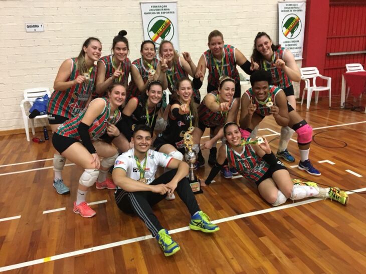 Bicampeãs: comemoração em Novo Hamburgo