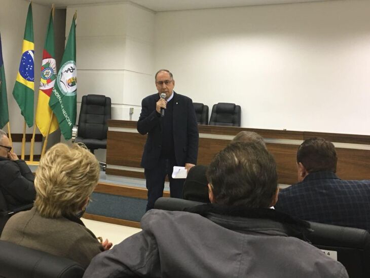 Ivan de Freitas, administrador do Hospital de Olhos, responde às perguntas dos participantes