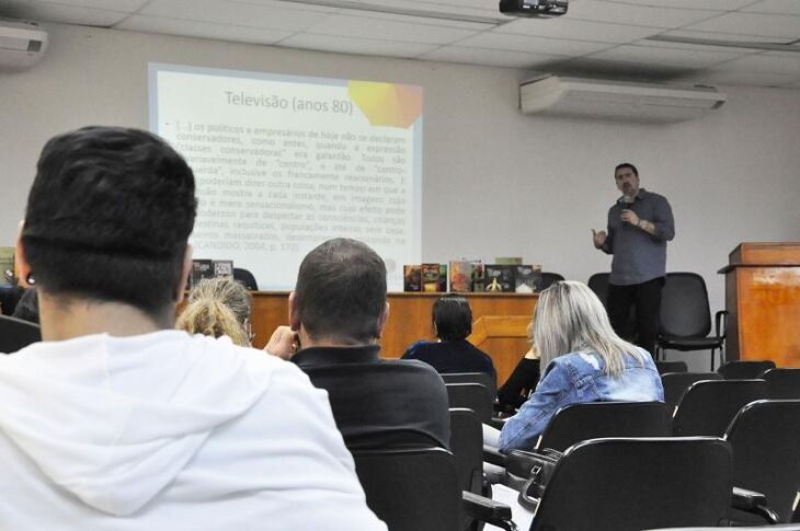 Camila Guedes e Lucas Santos Ao todo, cerca de 110 professores estão participando da formação nos três municípios