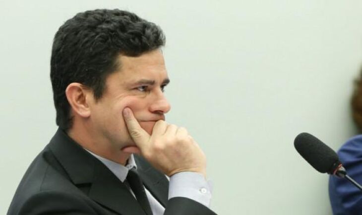 Moro determinou a prisão do ex-presidente Lula no caso do tríplex no Guarujá