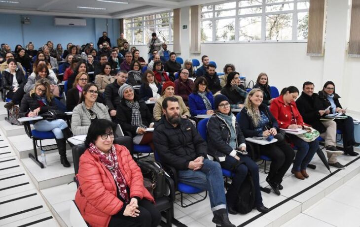 Professores de escolas de Passo Fundo e região participaram da sessão de discussão sobre a Reforma do Ensino Médio