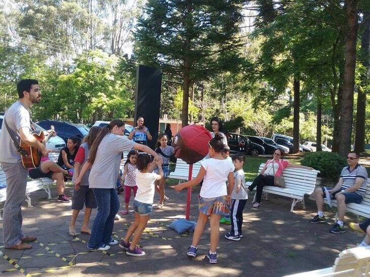 Atividade no Mundo da Leitura é aberta à comunidade e reúne exposição, contação de histórias e oficinas relacionadas à cultura popular