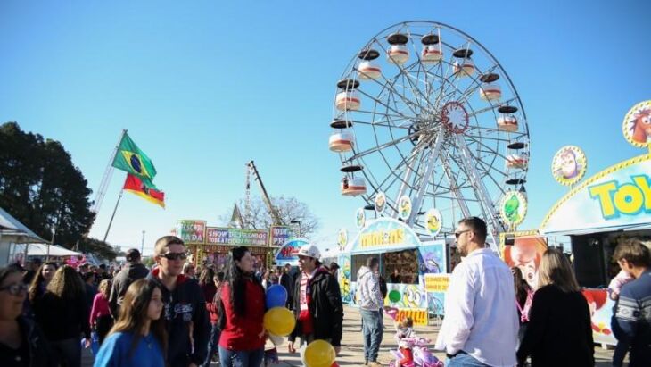 Parque de diversões é um dos pontos mais procurados por crianças e jovens no Parque Assis Brasil