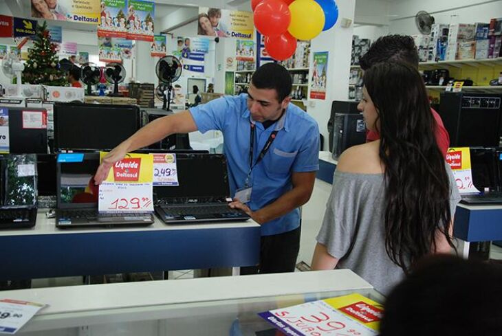 O setor de comércio esteve entre os que abriram vagas de emprego em julho