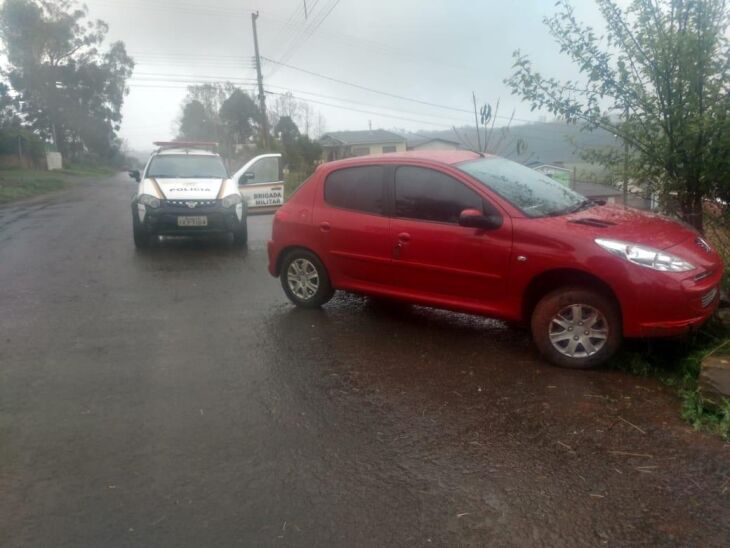 Carro havia sido furtado em uma residência, no início da manhã