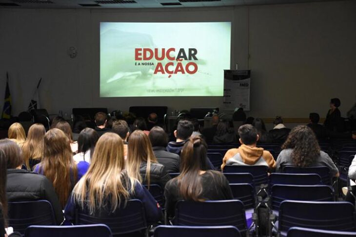 Campanha pretende chamar a atenção da sociedade para a importância de uma educação de qualidade