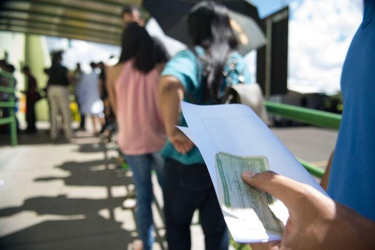 Cerca de 2 milhões de pessoas trabalham neste segundo turno