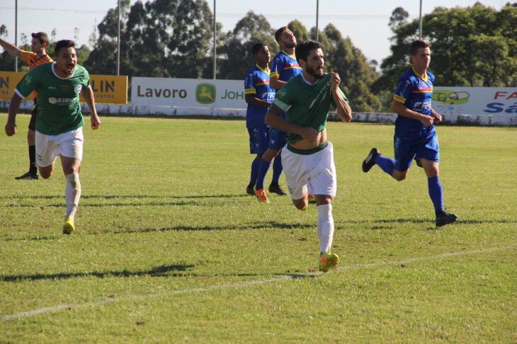 Adilson marcou o segundo gol