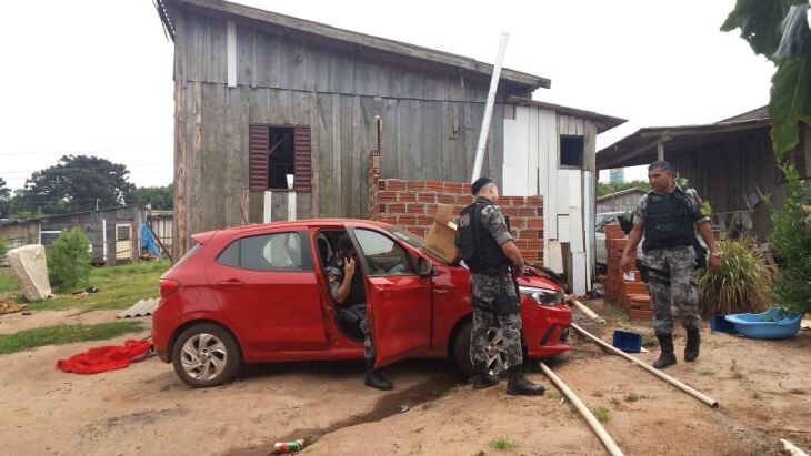 Imitações de armas longas, aparelhos de som automotivo, balanças de precisão também foram apreendidos