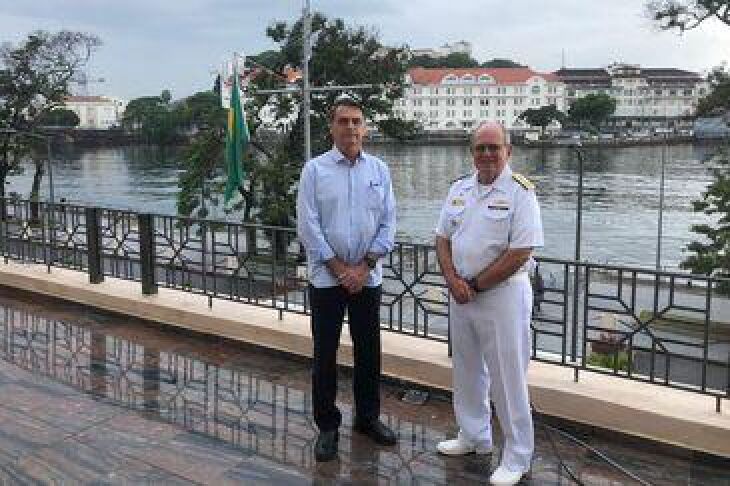 Bolsonaro falou sobre o Mais Médicos após café da manhã com o almirante Eduardo Bacellar