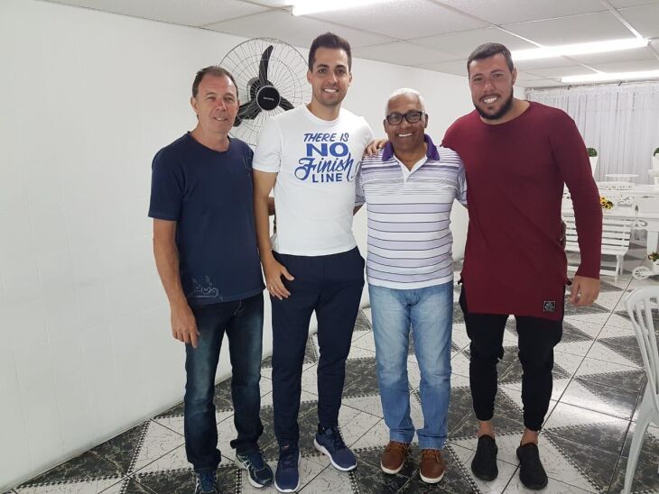 Reunião: empresário, Poti, Moisés e Henrique