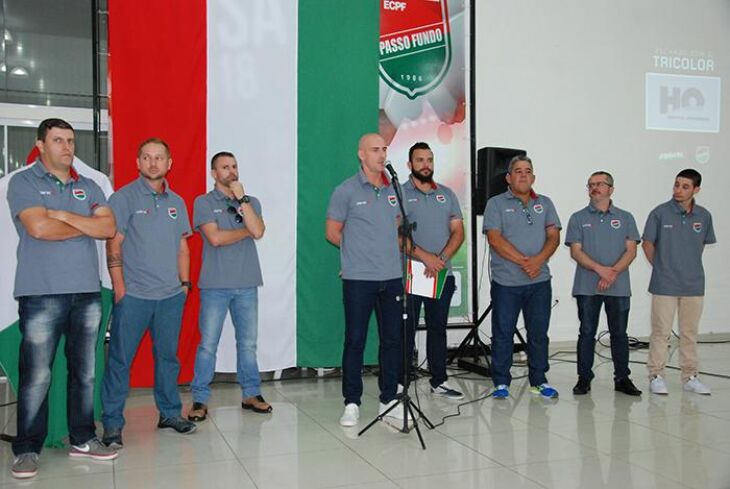 Antônio Freitas e seu grupo de trabalho