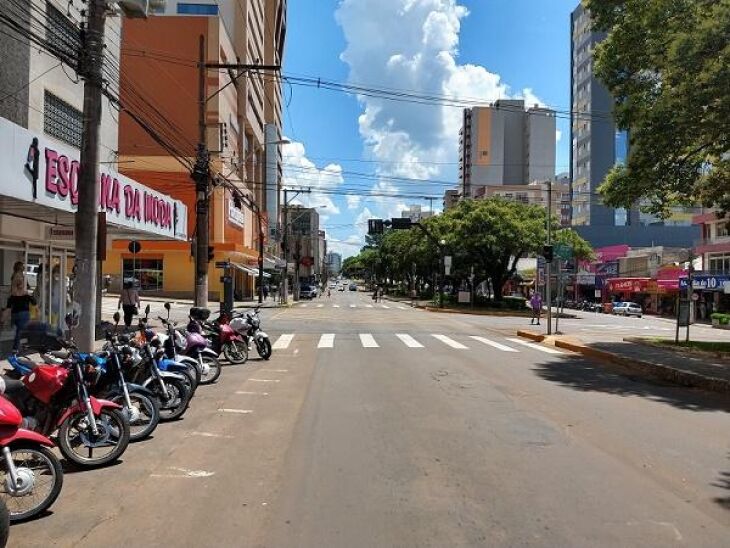 Avenida Brasil esteve praticamente vazia