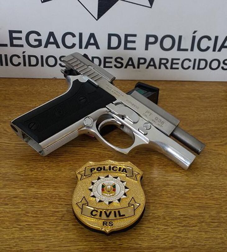 Familiares do envolvido ferido no abdômen entregaram a arma para polícia