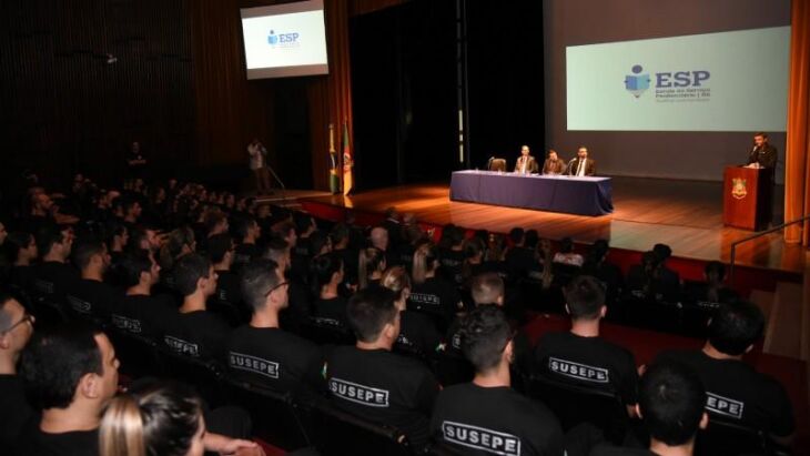 A aula inaugural foi realizada no Teatro Dante Barone da Assembleia Legislativa