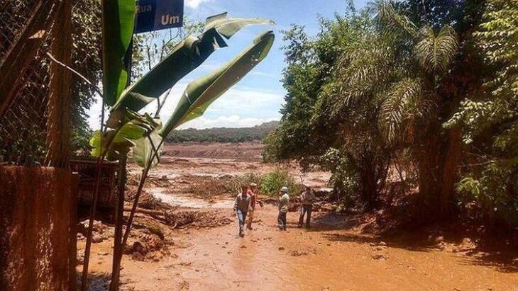 Barragem de rejeitos da mineradora da Vale se rompe e atinge Brumadinho, em Minas Gerais