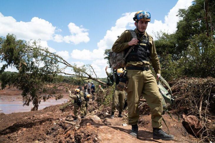 FOTO - Militares israelenses começaram trabalho de resgate de vítimas em Brumadinho