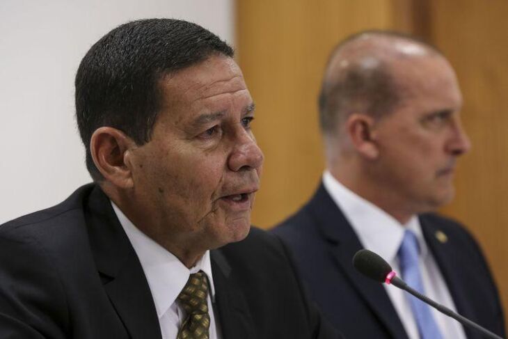 O vice-presidente Hamilton Mourão e o ministro-chefe da Casa Civil, Onyx Lorenzon