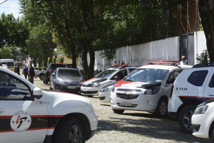 Tiroteio na Escola Estadual Professor Raul Brasil, em Suzano, a 57 quilômetros de São Paulo, deixou mortos e feridos. Segundo a Polícia Militar, dois jovens armados e encapuzados invadiram o colégio e disparam contra os alunos