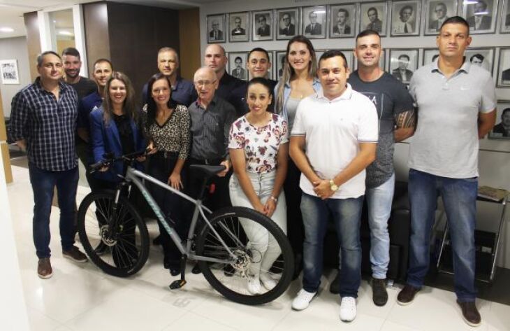 Doações foram entregues ao efetivo da Bike Patrulha na sede da CDL