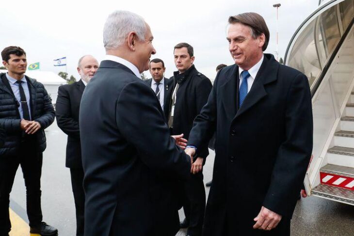 O primeiro-ministro de Israel, Benjamin Netanyahu, recebe o presidente Jair Bolsonaro, em cerimônia oficial de chegada